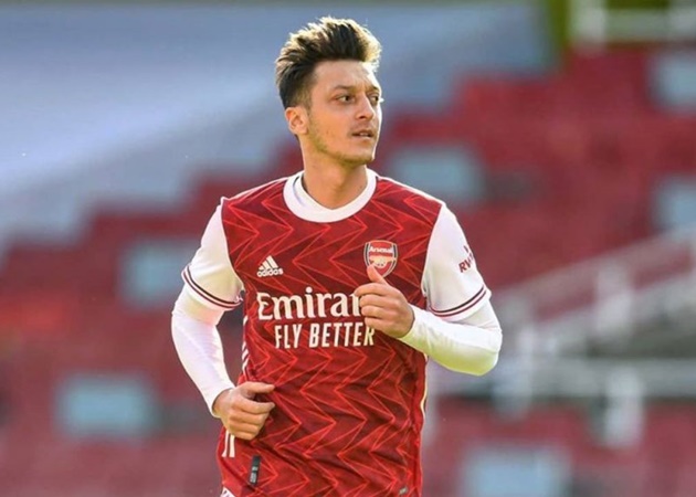 'Trên cơ' Arsenal, người bí ẩn hành động gây sốc đưa Ozil rời Emirates