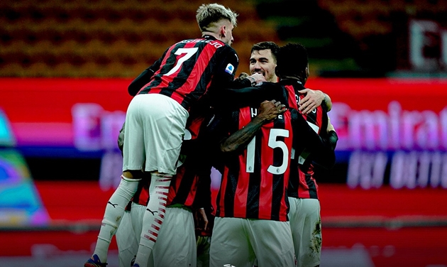 SỐC! Thua đau Milan, Chủ tịch đối thủ trả đũa bằng chiêu độc