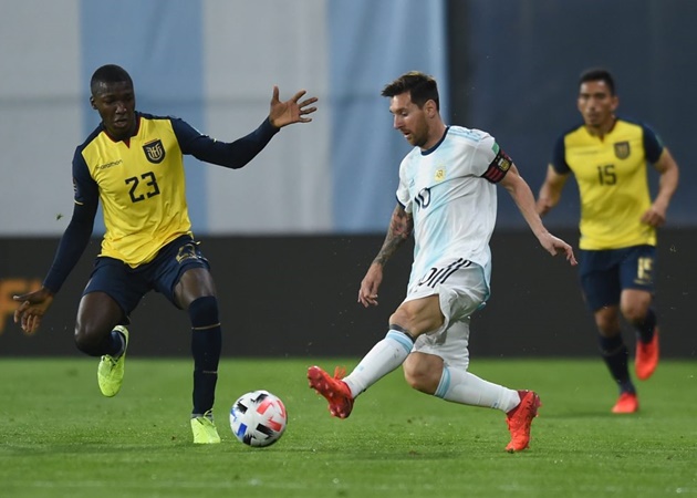 Man Utd từ bỏ Moises Caicedo, 1 ngôi sao bỗng tìm thấy 'đường sống'