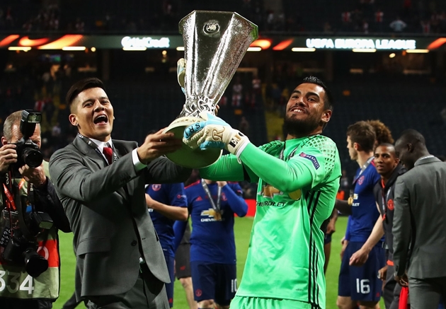 Đoạn kết buồn cho 2 người Argentina tại Man Utd