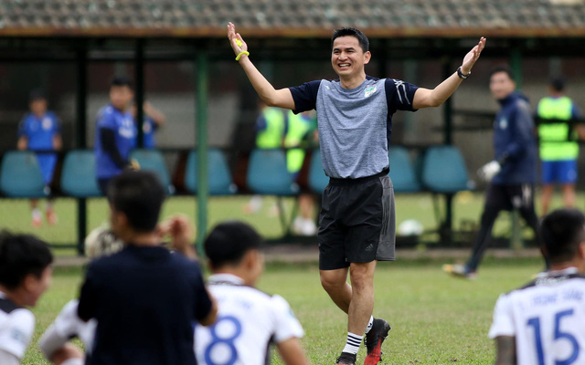 Kiatisak quyết đoán, chỉ định 4 đội trưởng cho HAGL ở mùa giải 2021