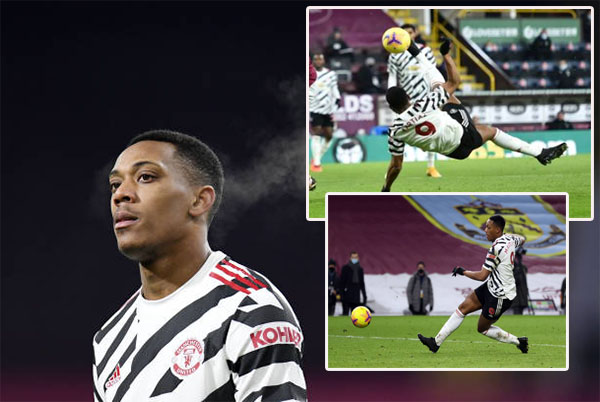 Martial ngả bàn đèn, bỏ lỡ 3 cơ hội ghi bàn cho Man Utd trận Bunrley