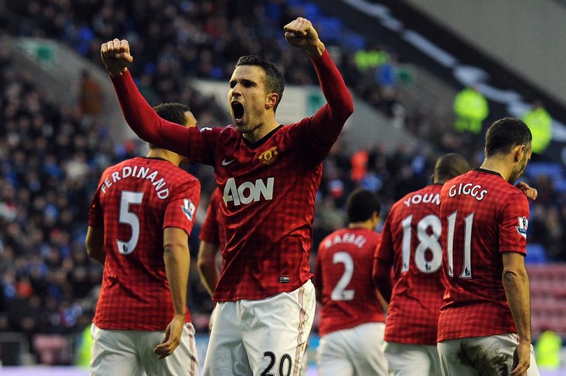 Đội hình gần nhất đưa Man Utd lên đỉnh EPL: "Song sát" Persie - Chicharito