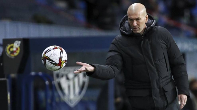 CĐV Real đồng lòng làm 1 điều, Zidane hoang mang tột độ