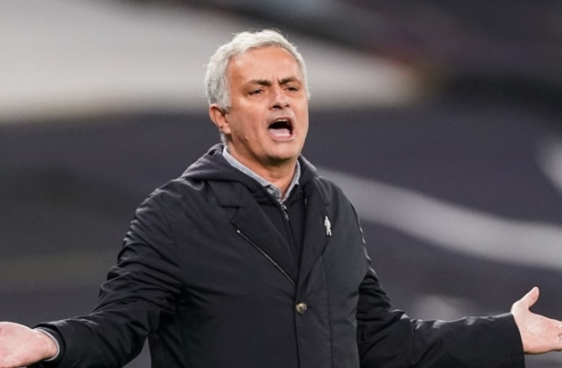 Mourinho: "Cậu muốn ở lại đây hay đến Real và không chơi bóng?"