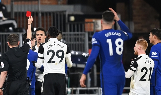 Cận cảnh pha vào bóng ghê rợn trong trận Fulham 0-1 Chelsea