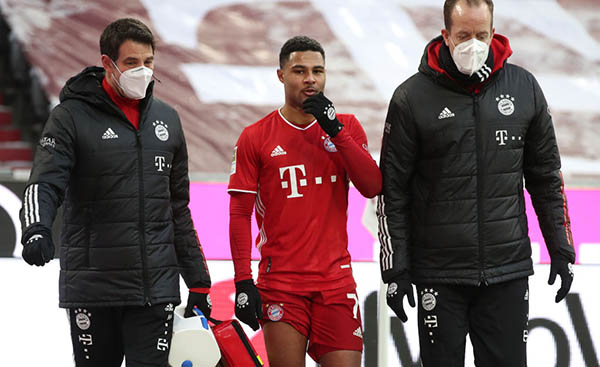 Thắng nhọc Freiburg, Bayern Munich nín thở trước chấn thương của "ma tốc độ"
