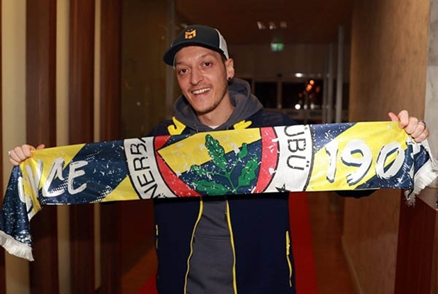 Từ Jones đến Romero: 3 trường hợp giống Ozil đang chờ được giải cứu