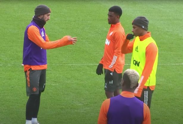 Ảnh bài viết Vừa đến Man Utd, Diallo đã được Bruno "giáo huấn" trên sân tập