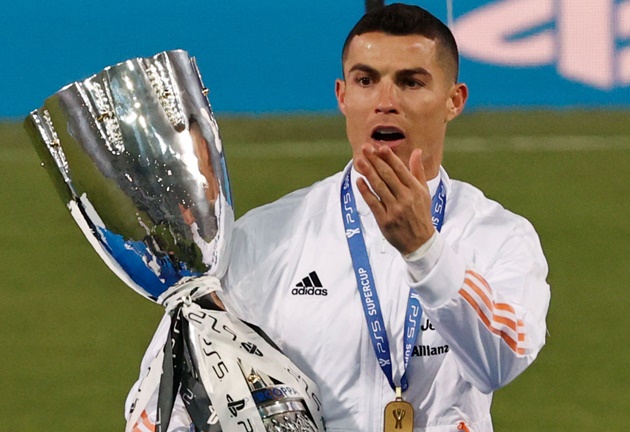 Bùng nổ đoạt siêu cúp, Ronaldo làm rung chuyển sách kỷ lục thế giới