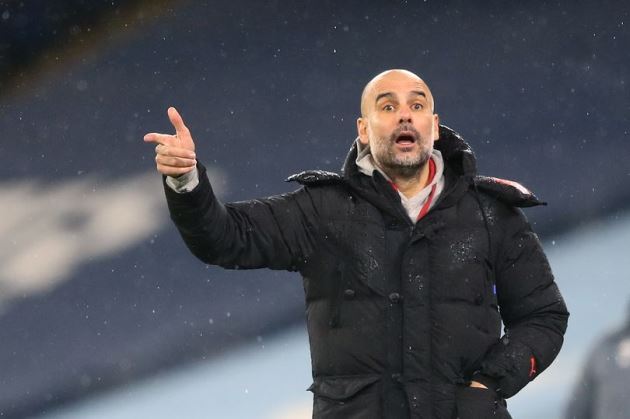 Nhìn Dean Smith nhận thẻ đỏ, Guardiola thản nhiên: "Tôi không biết luật việt vị"