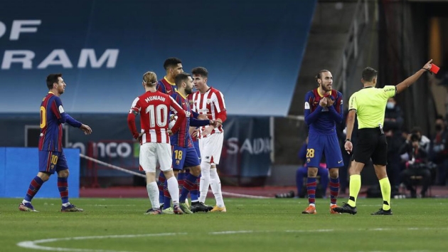 Trọng tài đuổi Messi bị kêu gọi truy cứu trách nhiệm