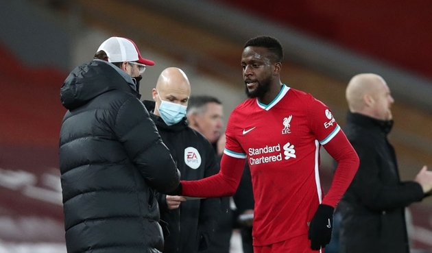 CHOÁNG! Origi bỏ lỡ cơ hội khó tin, đẩy Liverpool vào thế khó
