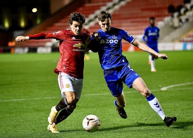 Lộ nhân tố khiến Facundo Pellistri phải rời Man Utd để đi 'tu nghiệp'