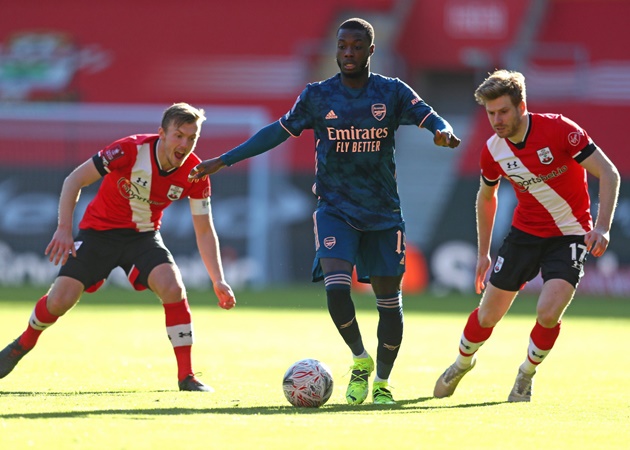 Arsenal bị loại, có 2 cầu thủ đánh mất 'cái tôi' vì lớp trẻ vươn lên