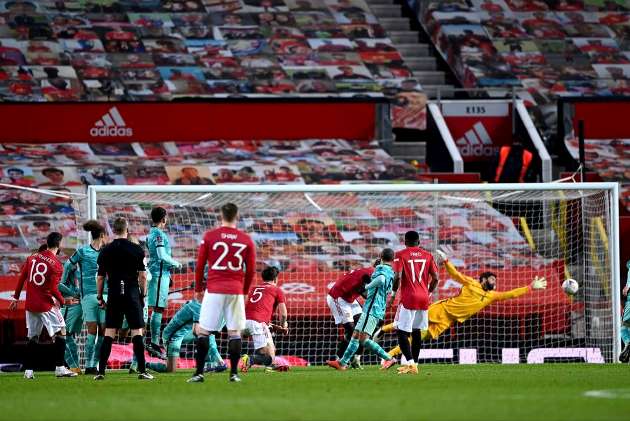 Ảnh bài viết Nghe Cavani nói một câu, Bruno Fernandes đá phạt thành bàn