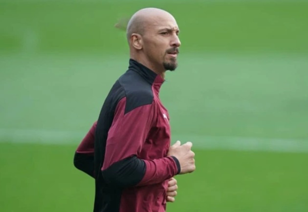 Thua thê thảm, Ibrahimovic cạo trọc đầu?
