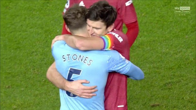 Harry Maguire một mình một kiểu khi đối đầu kình địch