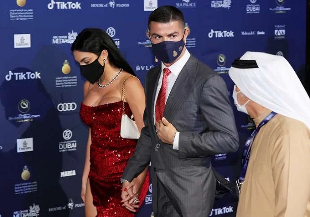 'Dại gái', Ronaldo bị cảnh sát hỏi thăm