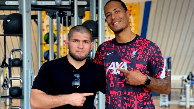 Bạn thân Ronaldo gặp Van Dijk ở Dubai