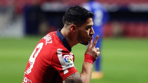 Luis Suarez còn hơn cả một tiền đạo