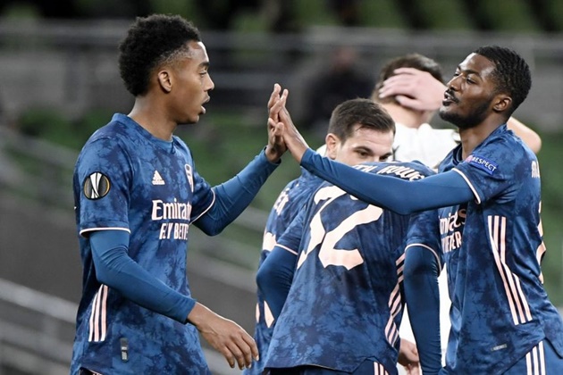CHÍNH THỨC! 'Đại thanh trừng' tiếp diễn, 3 sao Arsenal ra đi giờ chót