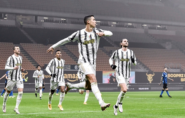 Hàng thủ "biếu" Ronaldo 2 bàn thắng, Inter thua đau trước Juventus