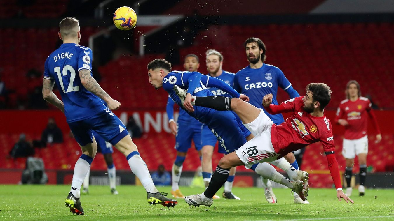 Nảy lửa OTF, Liverpool thảm bại và những hình ảnh ấn tượng nhất