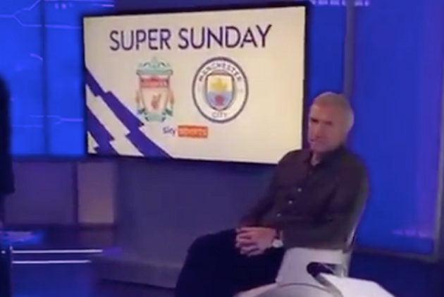 Ảnh bài viết Huyền thoại Liverpool bị cặp huyền thoại Manchester trêu chọc trên trường quay