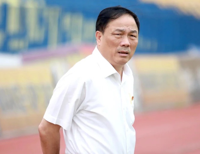 Chưa nhận được tiền, HLV Fabio Lopez gọi bầu Đệ là "kẻ dối trá"