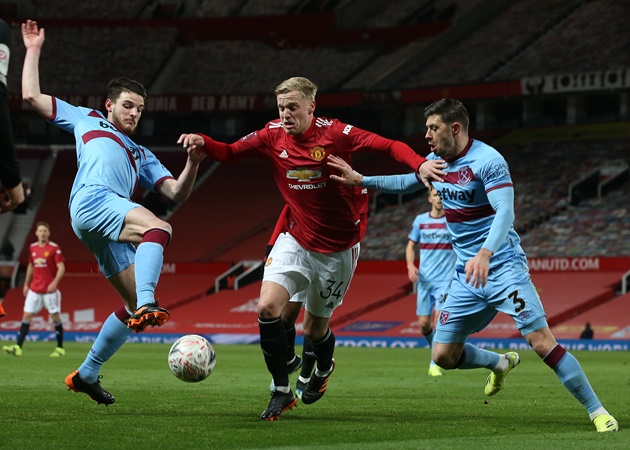 Ảnh bài viết Tệ hại, Van de Beek biết trước số phận ở trận Man Utd 1-0 West Ham