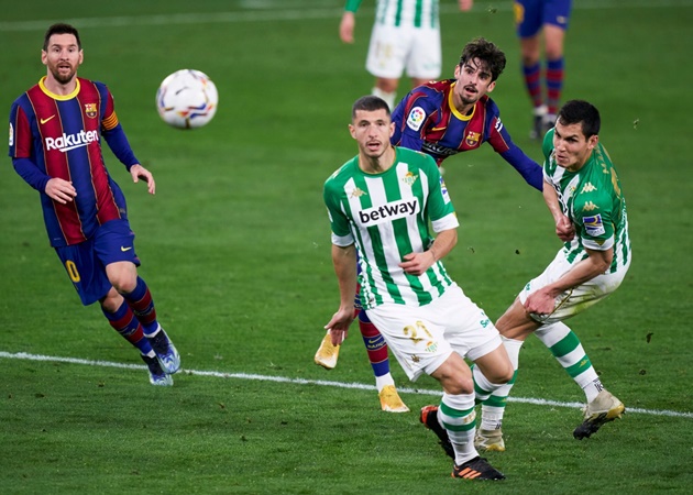 'Mở tài khoản' tại Barca, đàn em CR7 tự thưởng bằng siêu xe quá chất