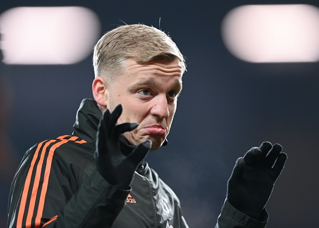 Ảnh bài viết Muốn tồn tại ở Man Utd, Van de Beek hãy noi gương 'vua chia bài'
