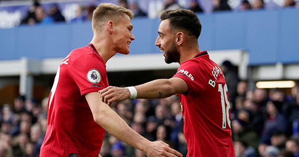 Bruno "mắng yêu" McTominay sau bàn thắng vàng vào lưới West Ham