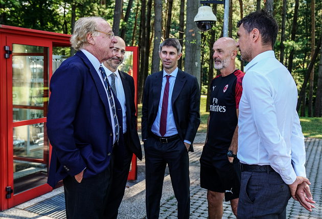 Sếp lớn Milan úp mở tương lai của "thánh Ibra"