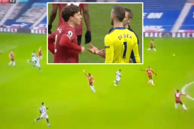 Cầu thủ Man United điên tiết với trọng tài chính 