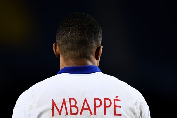 Mbappe: "Ở ngoài đường tôi sẽ xử cậu"
