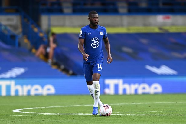Tương lai của trung vệ Chelsea bỏ ngỏ khi HLV muốn 'săn tân binh'