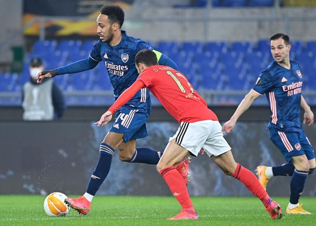 Phung phí cơ hội và penalty tai hại, Arsenal hòa nhạt Benfica