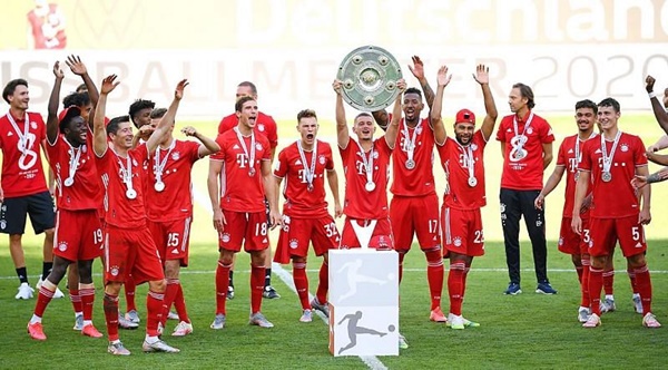10 CLB có nhiều danh hiệu nhất thế kỷ 21: Barca thứ 4; Bayern xếp sau 1 cái tên