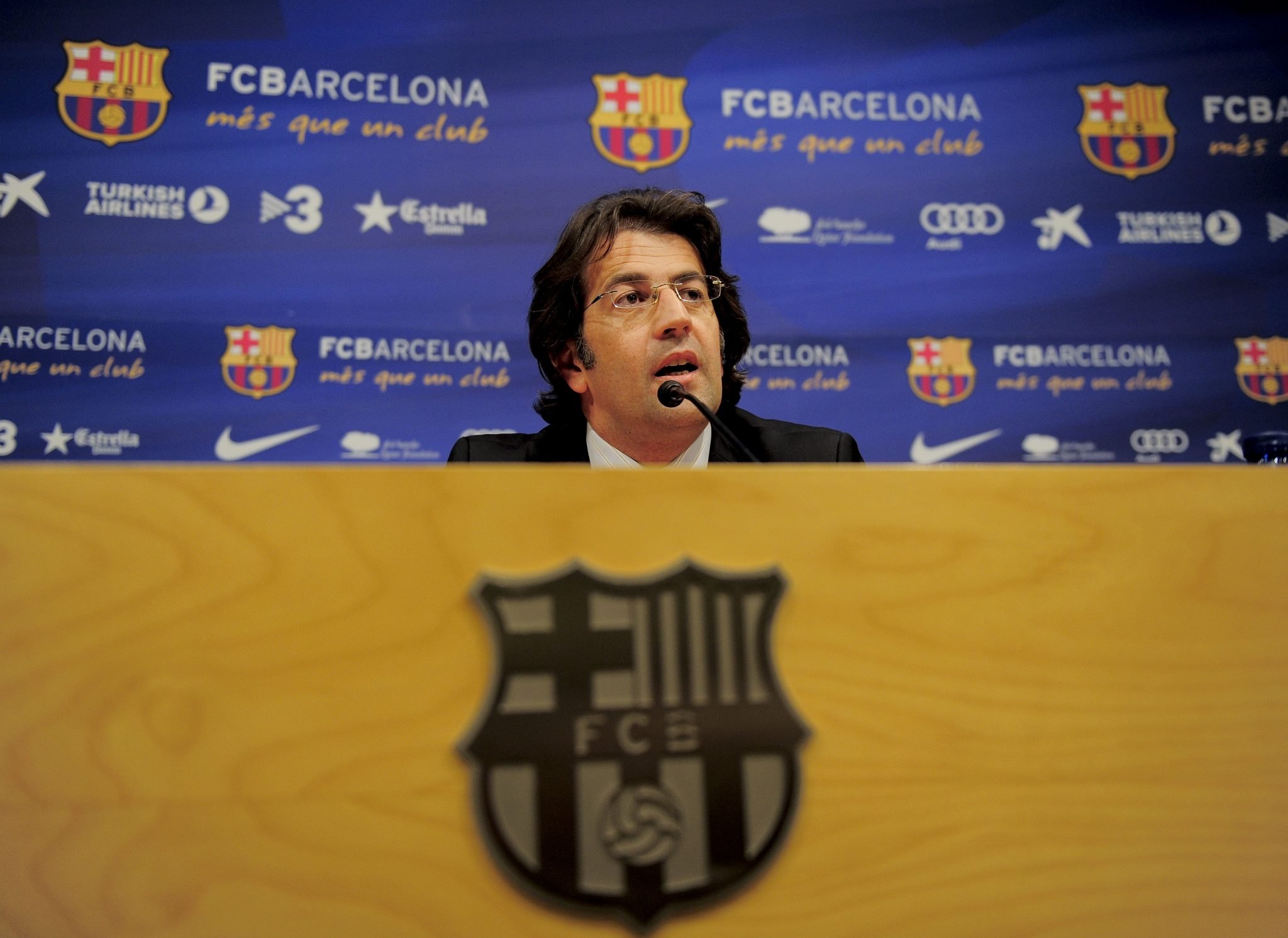 Ứng viên chủ tịch Barca “cà khịa” Real Madrid