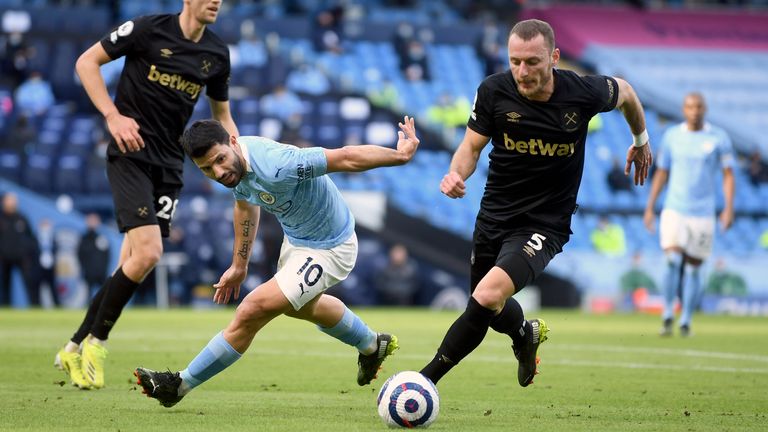 Ảnh bài viết Pep ra tuyên bố cho Aguero về một suất đá chính ở Man City