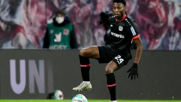 Bayer Leverkusen 'khốn khổ' vì Timothy Fosu-Mensah
