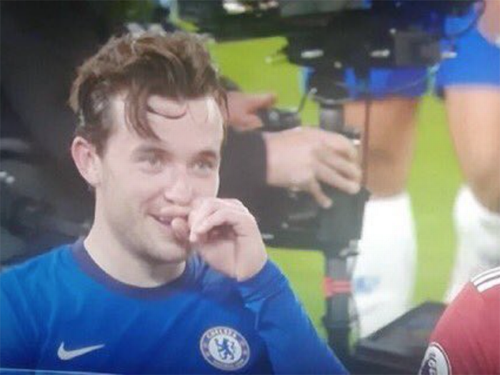 Fan Chelsea nổi điên vì 1 hành động của Ben Chilwell với Luke Shaw