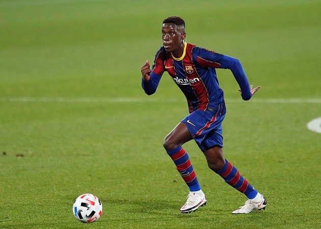 Quá phấn khích, sao trẻ Barca chắp tay và cúi đầu tạ ơn Ronald Koeman