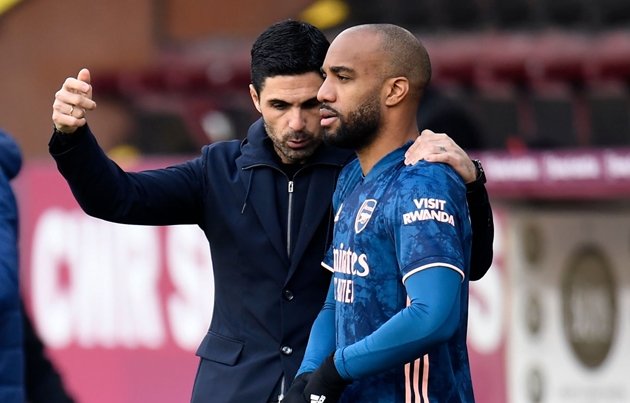 Tiền đạo Arsenal bị chỉ trích vì "diễn quá sâu"