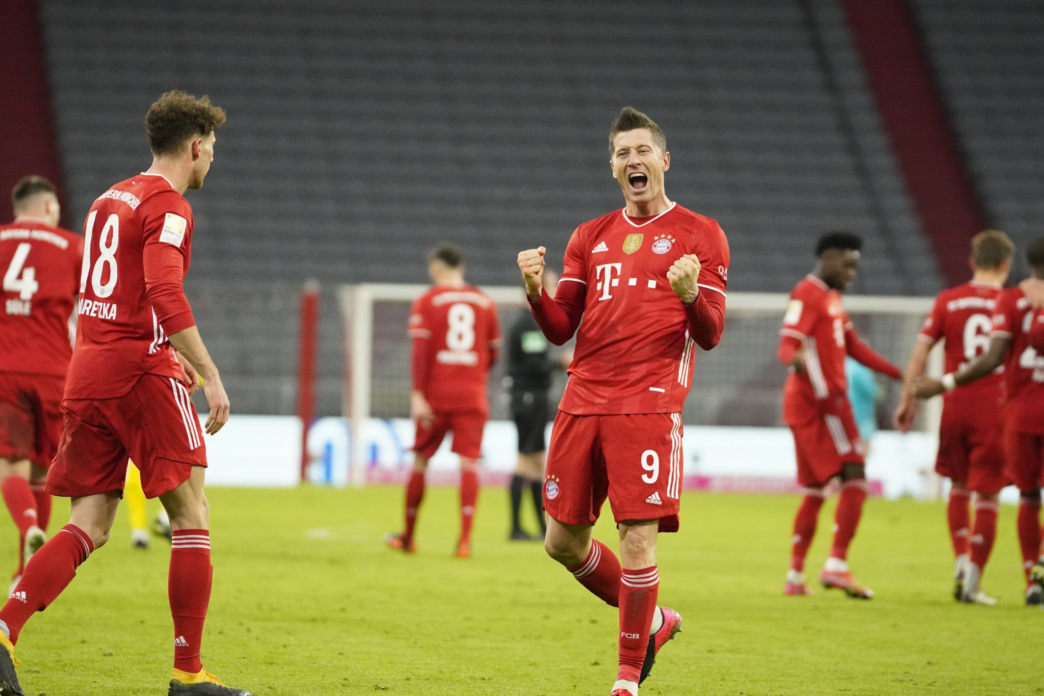 Ảnh bài viết Siêu tiền đạo lập hat-trick, Bayern ngược dòng Dortmund đẳng cấp