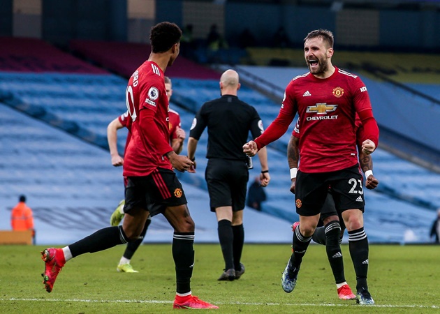 SỐC! Huyền thoại Man Utd ví Luke Shaw như 'đống phế liệu' tại CLB