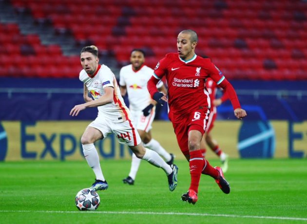 Ảnh bài viết Thiago Alcantara bị chỉ trích, Jurgen Klopp phản đối kịch liệt