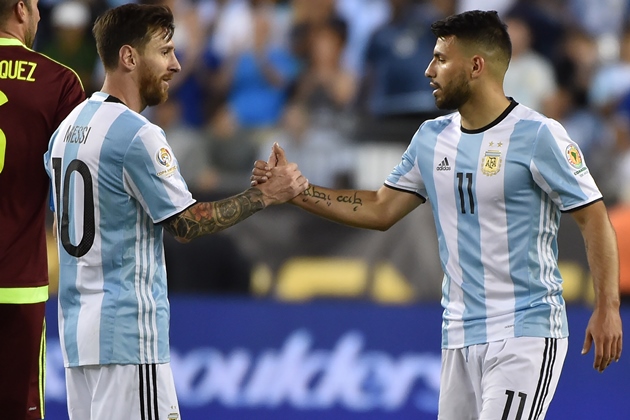 Barcelona chiêu mộ Aguero: Tại sao không?